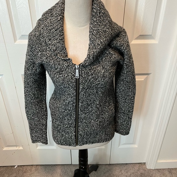 TNA Sweaters - TNA from Aritizia size XS 100% wool zippered cardigan